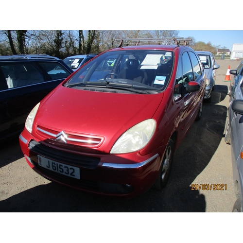 18 - A 2005 Citroen Picasso 1.6 Desire 1.6 MPV (manual) J61532, odometer reading 80,949 miles