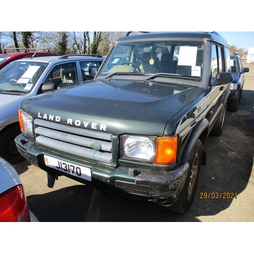 26 - A 2001 Land Rover Discovery TD5 ES 2.5 TDi (automatic) J13170, odometer reading 102,816 miles