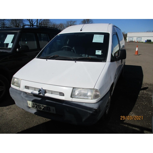 30 - A 2001 Citroen Dispatch 1.9 TDi panel van (manual) J26218, odometer reading 72,114 miles