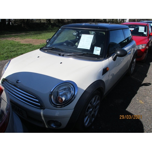 5 - A 2007 Mini Cooper 1.6 three door hatchback (automatic) J135146, odometer reading 60,785 miles