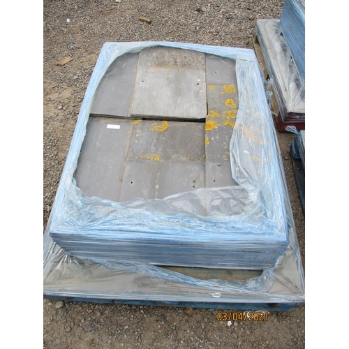 24 - A pallet of roofing slate