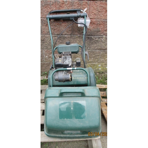 39 - An Atco Balmoral 14SE self propelled cylinder lawn mower