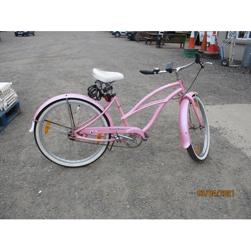 64 - A lady's Kozmopolitan Kustom Kruiser bicycle modelled in the American style (18