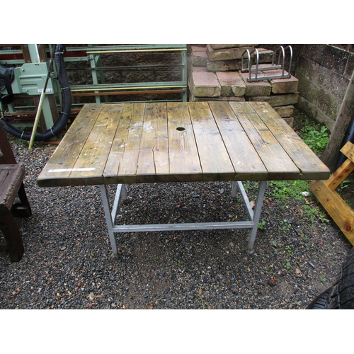 25 - A wooden and metallic patio table