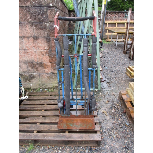 31 - A combination sack trolley