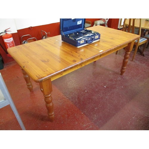 225 - A pine extending dining table