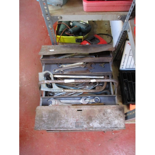 105 - A cantilever tool box containing an assortment of tools