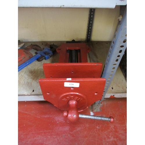 120 - A quick release carpentry vice by Woden