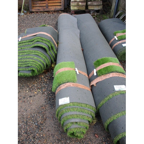 17 - A roll of Natural Lawn artificial grass (4m x 2.5m)