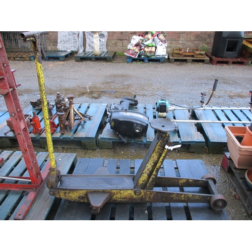 63 - A large hydraulic trolley jack - Viscounts sale