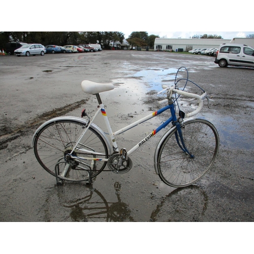 79 - A lady's Raleigh racing bicycle (22