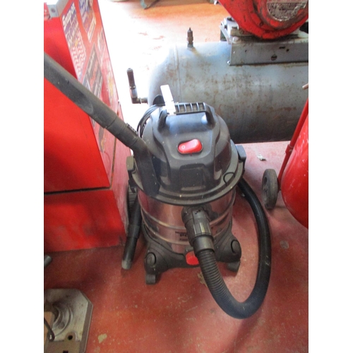 90 - A Sealey Powerclean commercial vacuum cleaner - Viscounts sale