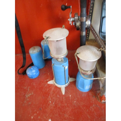 68 - A warp rope, two Seago life vests, an Assassin 6'6