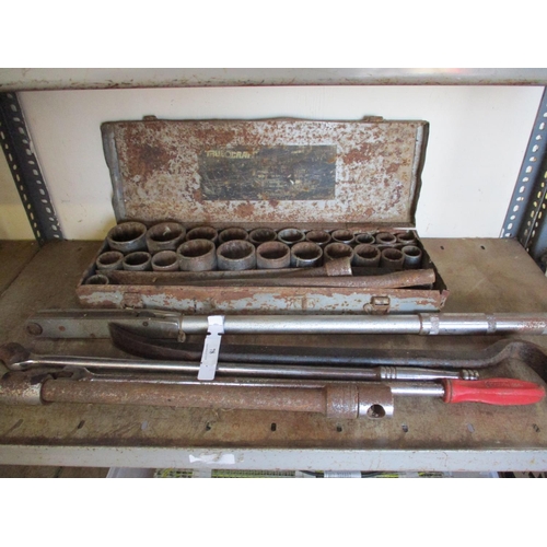 78 - A socket set, torque wrench and extension bars