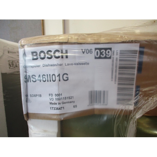 97 - A Bosch silver dishwasher SMS461101G - new