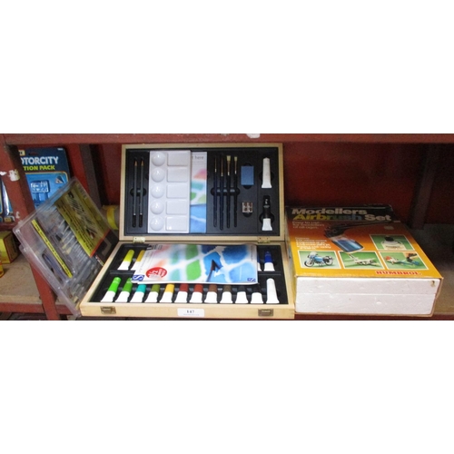 147 - A modellers airbrush set together with an artist's painting set