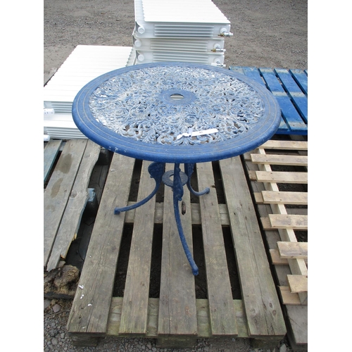 85 - A metallic garden table