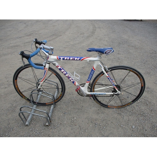 99 - A Volkswagen Trek carbon fibre racing bicycle (20