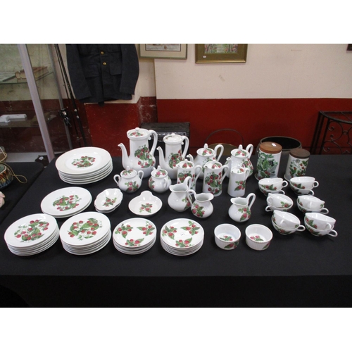 347 - A Limoges Les Fruit Sauvages part dinner service