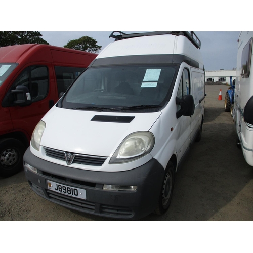 21 - A 2005 Vauxhall Vivaro 2900 DTI 1.9 panel van (diesel/manual) J89810, odometer reading 108,606 miles