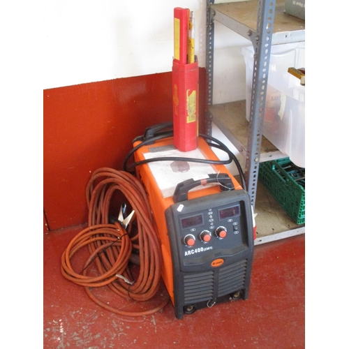 121 - A Jasic Arc 400 welder and accessories