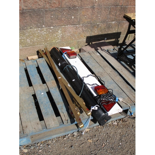 51 - A trailer lighting board together with two pairs of vehicle roof bars