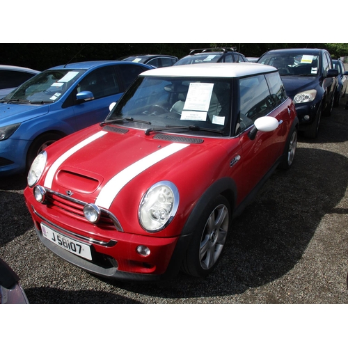 10 - A 2006 Mini Cooper S 1.6 three door hatchback J58107, (petrol/manual), odometer reading 55,122 miles