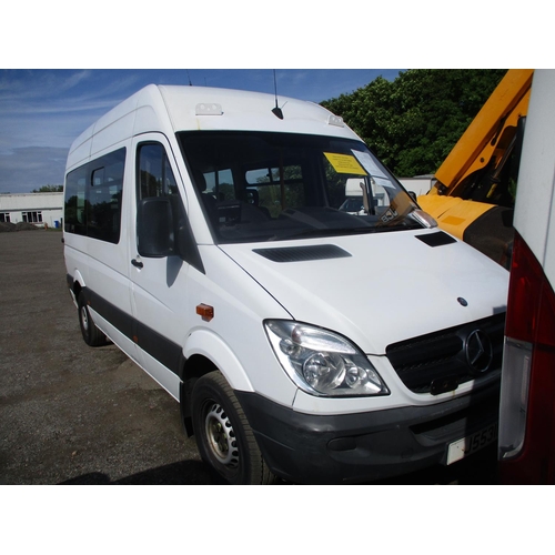 27 - A 2010 Mercedes-Benz 313 2.1 CDi nine seat minibus fitted a rear tail lift J55311 (diesel/automatic)... 