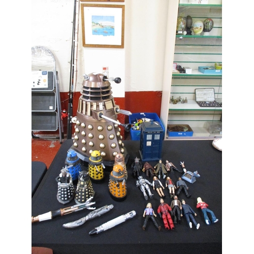 222 - A large Doctor Who Dalek model together with various other Dalek figurine models