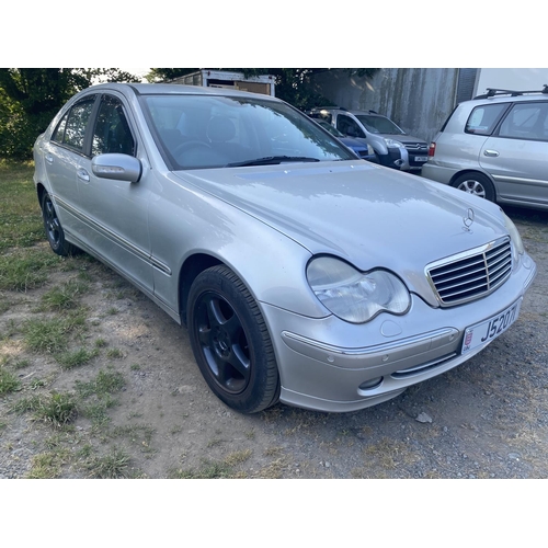 11 - A 2001 Mercedes-Benz C200 Kompressor Avantgarde 2.0 four door saloon (petrol/automatic) J52071, odom... 