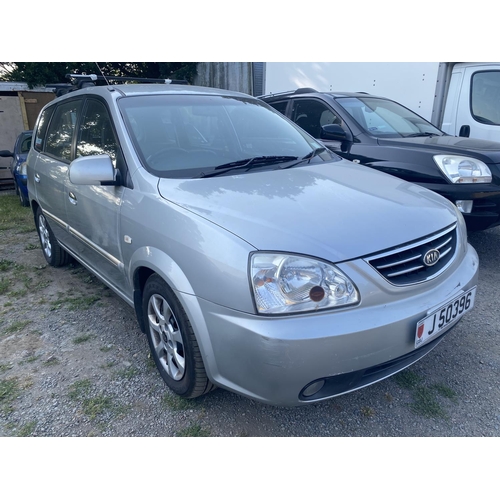 8 - A 2005 Kia Carens 2.0 CRDi LE MPV (diesel/automatic) J50396, odometer reading 86,548 miles - front n... 