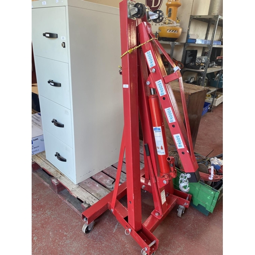 112 - A Sealey Yankee two tonne capacity hydraulic engine hoist/crane