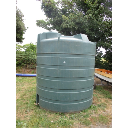 32 - A Balmoral BRM V7270 cylindrical green PVC water tank