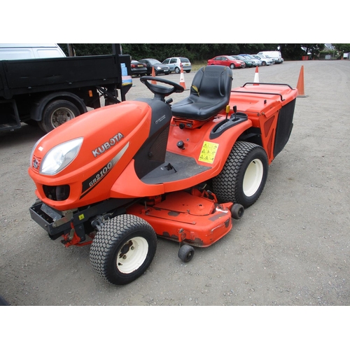 27 - A Kubota GR2100i garden tractor with mower deck and grass collector