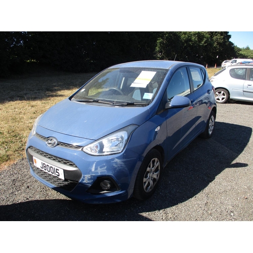 6 - A 2015 Hyundai i10 SE Blue Intense 1.0 five door hatchback (petrol/manual) J80015, odometer reading ... 