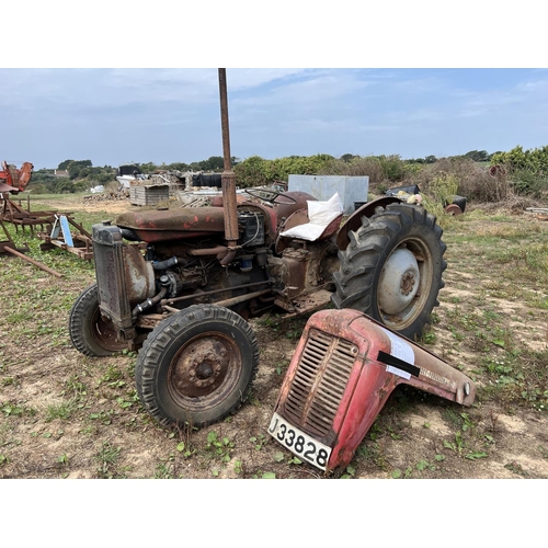 10 - A 1964 Massey Ferguson 35X tractor J33828