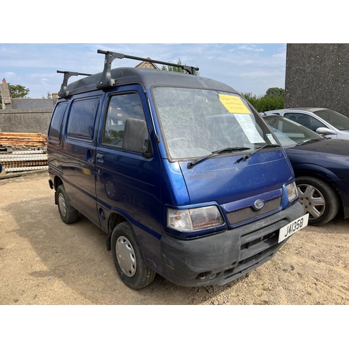 15 - A 2000 Daihatsu S85 Hijet 1.3 panel van (petrol/manual) J41350, odometer reading 81,611 miles - brak... 