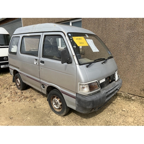 17 - A 2002 Daihatsu S85 Hijet 1.3 window van J122642, odometer reading 77,234 miles - for spares only