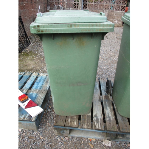 27 - A wheelie bin