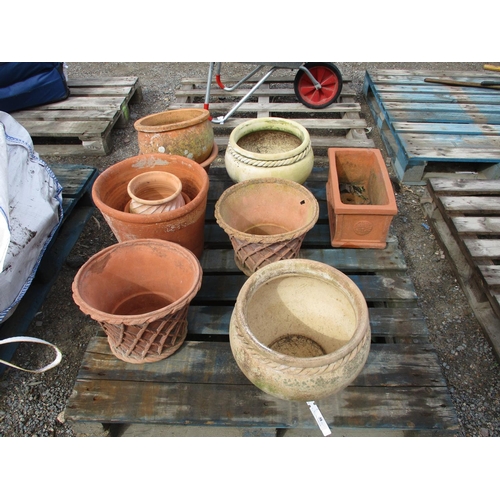 58 - A quantity of terracotta and other flower pots