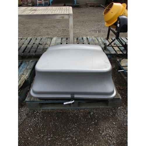 68 - A vehicle roof box