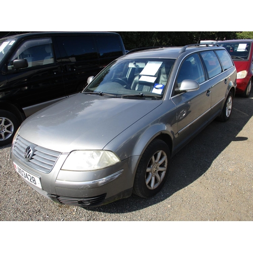 9 - A 2004 Volkswagen Passat Highline 1.8 TDi estate J103428 (diesel/manual), odometer reading 94,239 mi... 