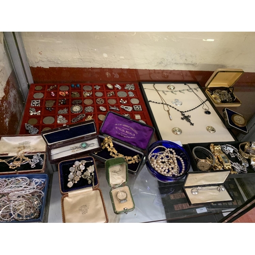 317 - A varied accumulation of jewellery, wrist watches and coinage