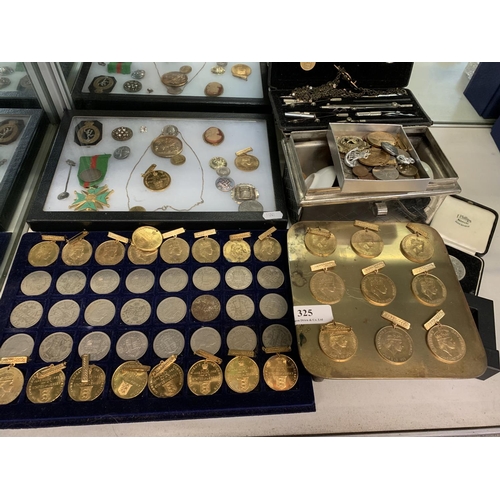 325 - Various commemorative medals, assorted coinage, a draughtsman's set etc.