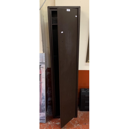 344 - A six gun capacity security cabinet (keys with auctioneer)