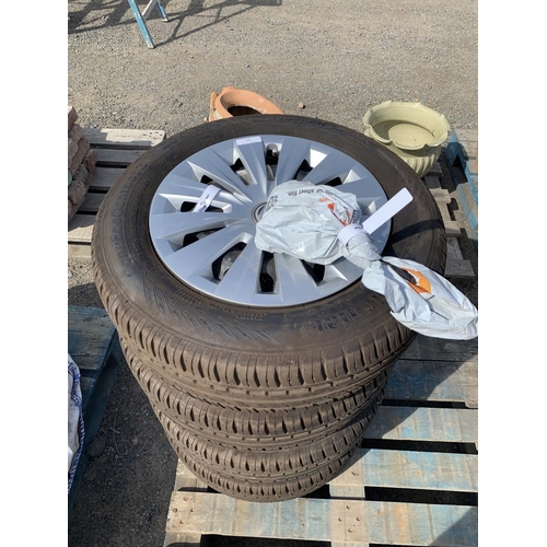 73 - A set of four Volkswagen wheels and tyres (195/65R15)