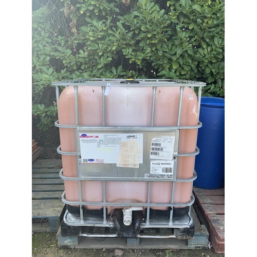 60 - A 1000 litre capacity IBC