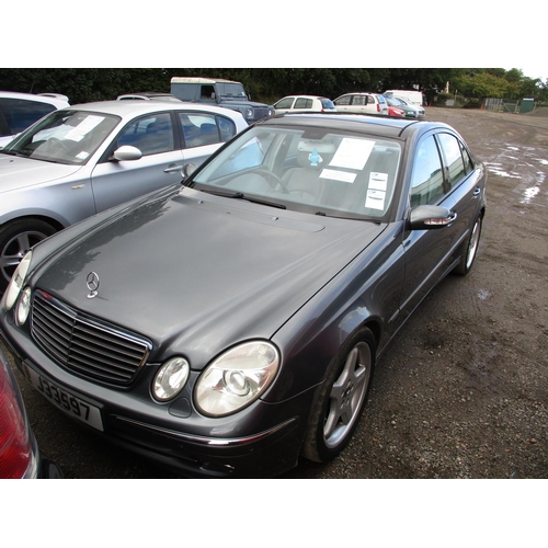 16 - A 2005 Mercedes Benz E270 Avantgarde 2.7 four door saloon (diesel/automatic) J33597, odometer readin... 