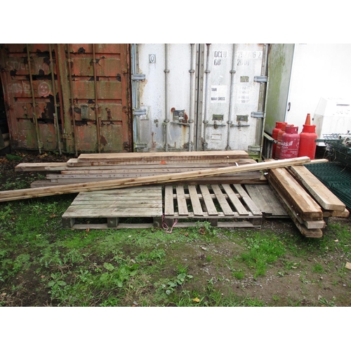 27 - A quantity of reclaimed servicable timber