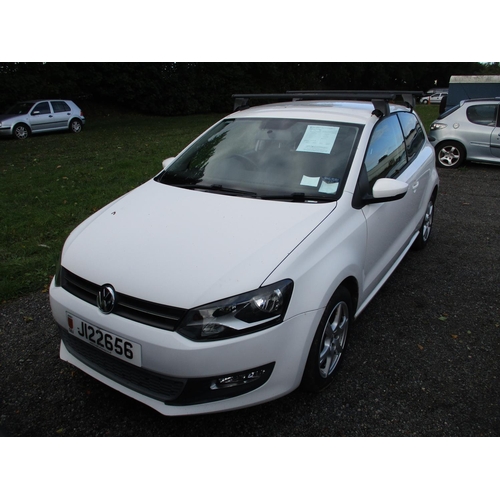 4 - A 2010 Volkwagen Polo Moda 60 1.2 three door hatchback (petrol/manual) J122656, odometer reading 66,... 